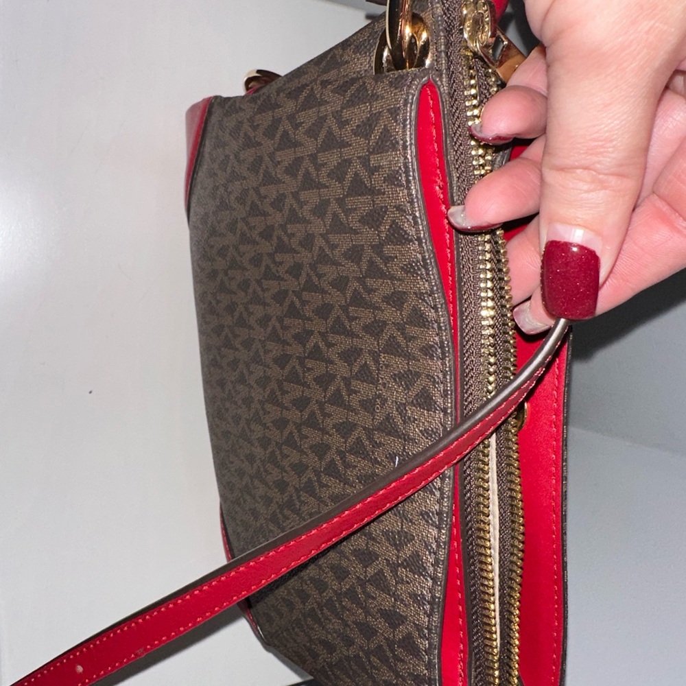 Sold!!!! Michael Kors Nicole Crossbody Bag - Picture 3 of 7